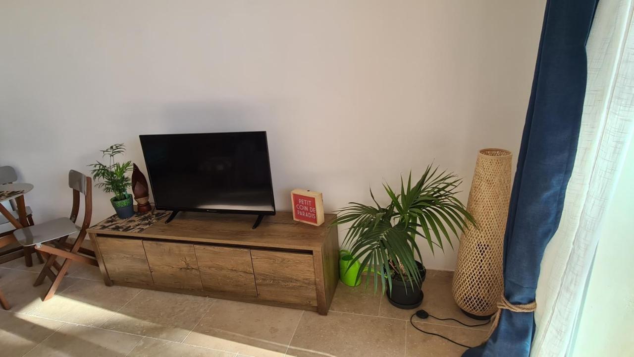 Ti Caz Kreol - Juan Plages Les Pieds Dans L'Eau Apartment Luaran gambar
