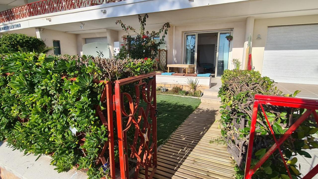 Ti Caz Kreol - Juan Plages Les Pieds Dans L'Eau Apartment Luaran gambar